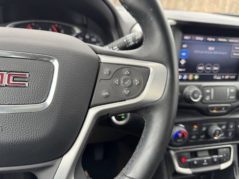 Used 2023 GMC Terrain SLT image 25