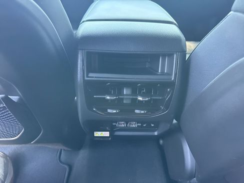 Used 2024 Jeep Grand Cherokee Limited AWD/4WD image 13