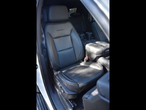 Used 2024 GMC Yukon Denali w/ Denali Reserve Package AWD/4WD image 40
