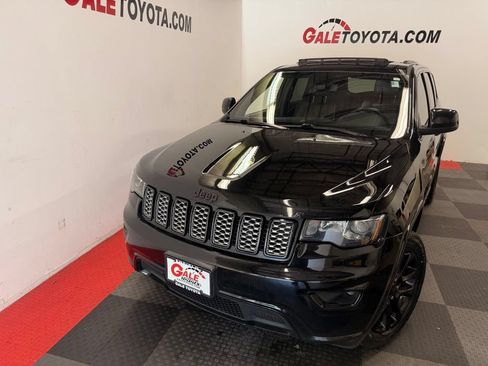Used 2019 Jeep Grand Cherokee Altitude AWD/4WD image 3