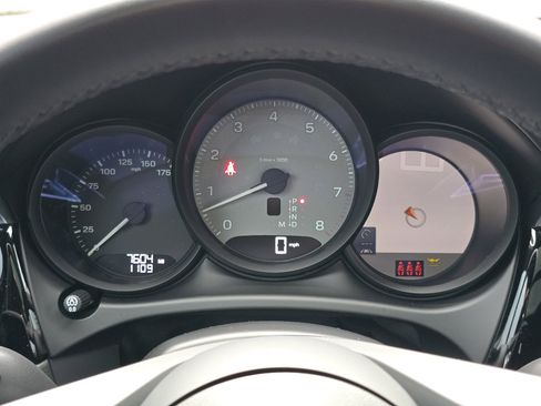 Certified 2024 Porsche Macan S image 38