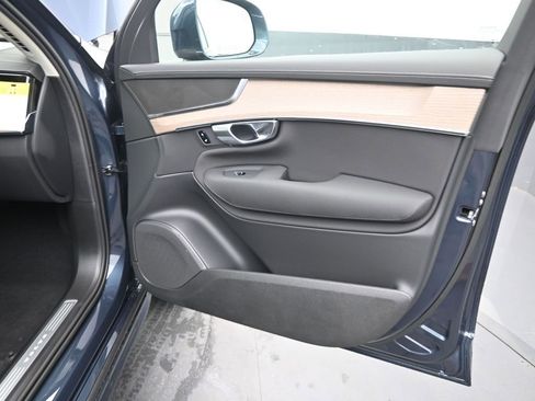 New 2026 Volvo XC90 B5 Core AWD/4WD image 35