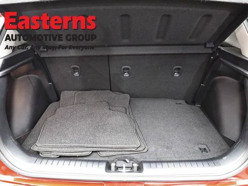 Used 2025 Hyundai Venue Limited image 9