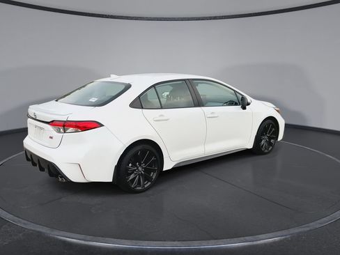 Used 2024 Toyota Corolla SE FWD image 8