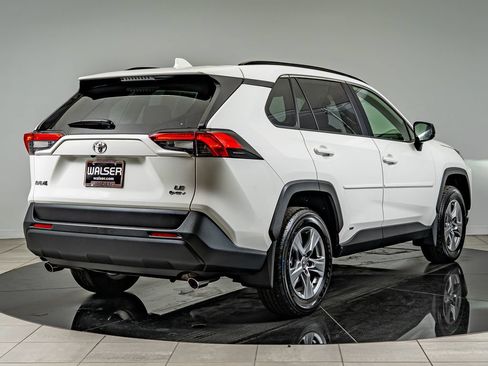 Used 2025 Toyota RAV4 LE AWD/4WD image 5