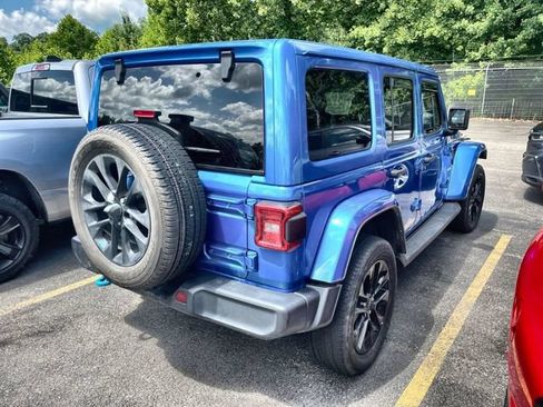 Used 2022 Jeep Wrangler Unlimited Sahara w/ Cold Weather Group AWD/4WD image 6