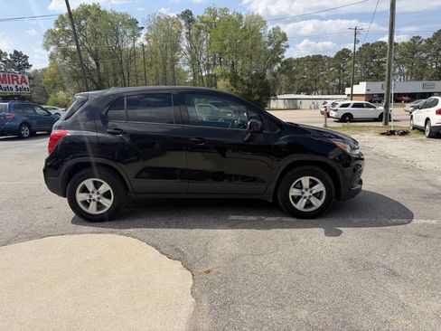 Used 2019 Chevrolet Trax LS w/ Tint and Cruise Package image 7