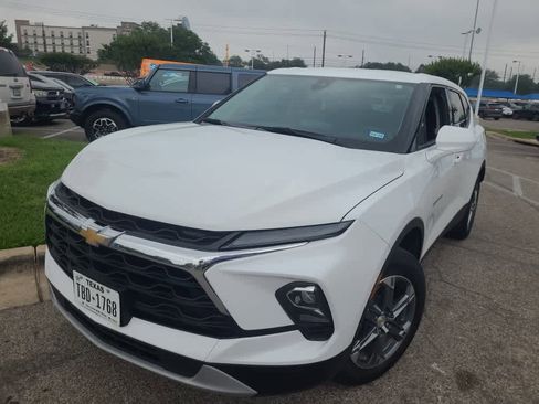 Used 2023 Chevrolet Blazer LT w/ Driver Confidence Package FWD image 2