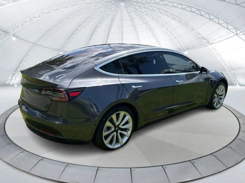 Used 2018 Tesla Model 3 Mid Range image 5