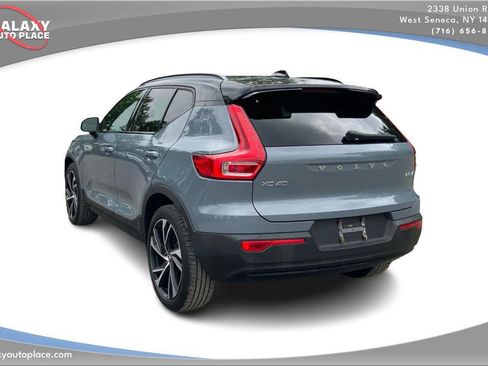 Used 2022 Volvo XC40 T5 R-Design w/ Climate Package AWD/4WD image 7