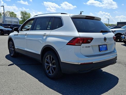 Used 2023 Volkswagen Tiguan SE AWD/4WD image 4