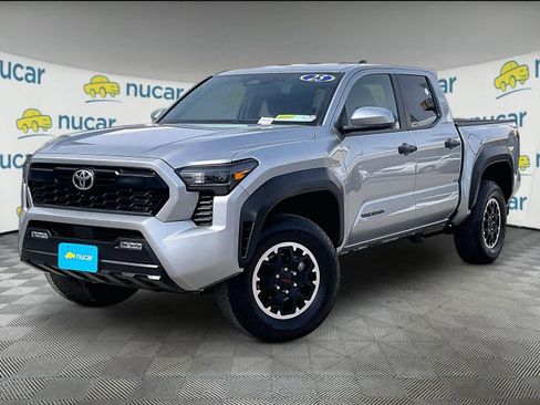 Used 2025 Toyota Tacoma TRD Off-Road image 3