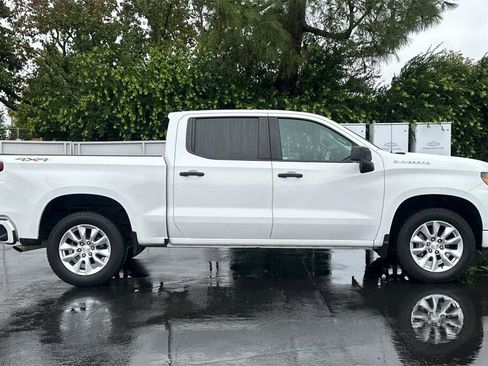 Used 2022 Chevrolet Silverado 1500 Custom image 3