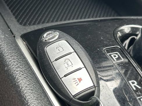 Used 2015 Nissan Rogue SV FWD image 33
