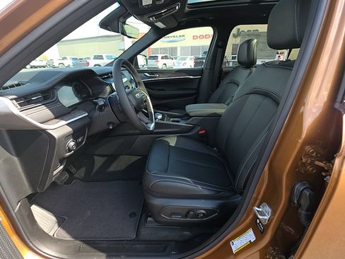New 2026 Jeep Grand Cherokee L Limited AWD/4WD image 11
