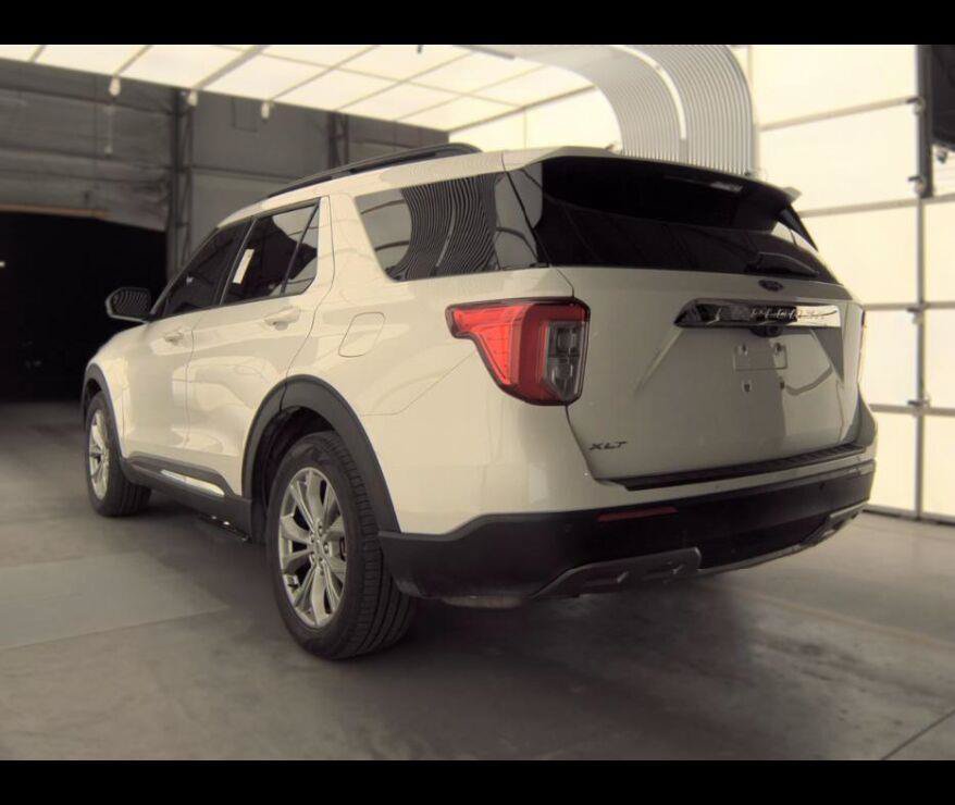 Used 2023 Ford Explorer XLT w/ Equipment Group 202A RWD image 11