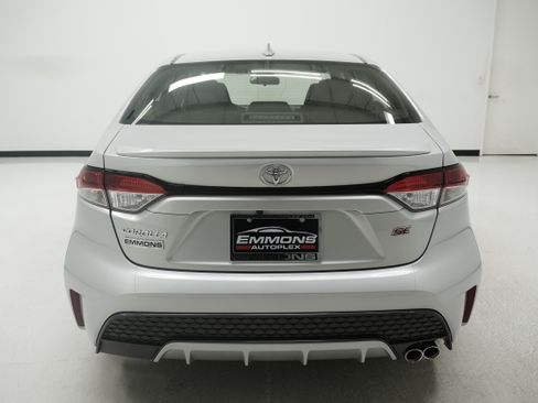 Used 2021 Toyota Corolla SE FWD image 5
