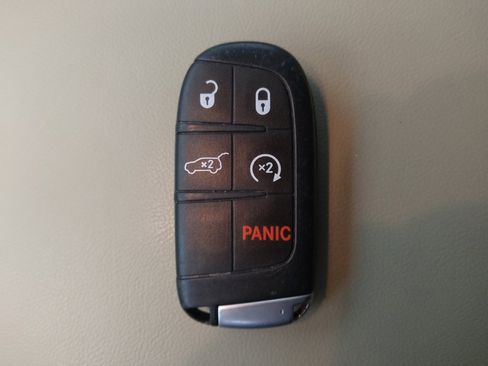 Used 2021 Jeep Grand Cherokee Limited image 32