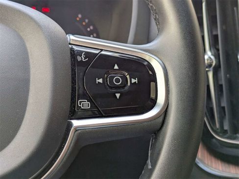 Used 2023 Volvo XC60 B5 Plus image 28