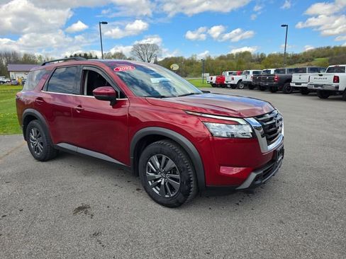 Used 2022 Nissan Pathfinder SV AWD/4WD image 3