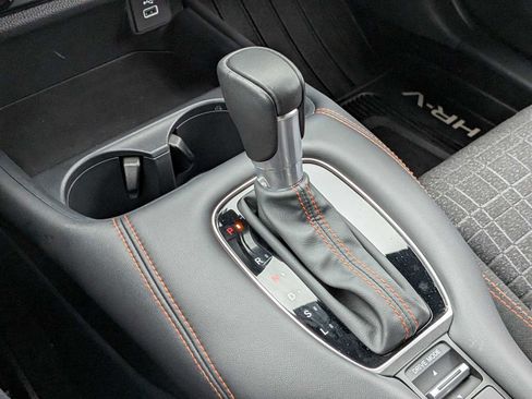 Used 2025 Honda HR-V Sport image 31