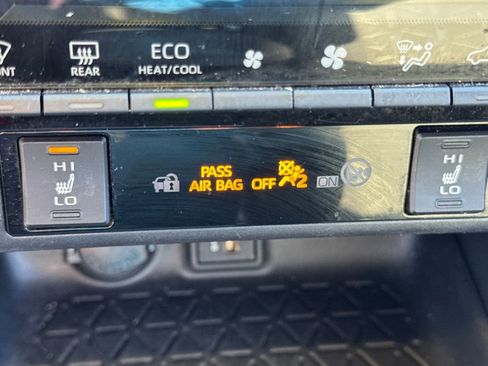 Used 2023 Toyota RAV4 XLE w/ Convenience Package image 25