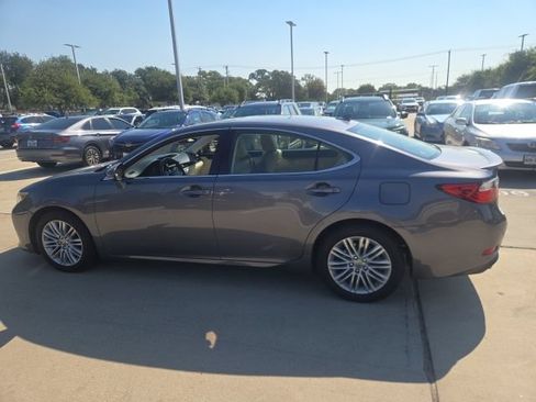 Used 2014 Lexus ES 350 w/ Luxury Package FWD image 5