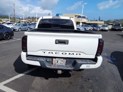 Used 2017 Toyota Tacoma TRD Off-Road image 7