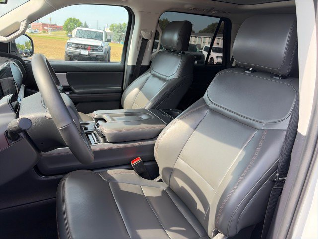 Used 2025 Ford Expedition Active AWD/4WD image 10