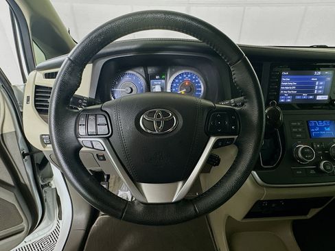 Used 2020 Toyota Sienna XLE FWD image 15