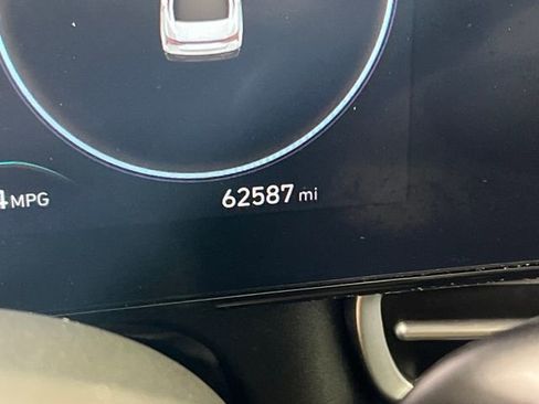 Used 2024 Hyundai Elantra SEL image 18