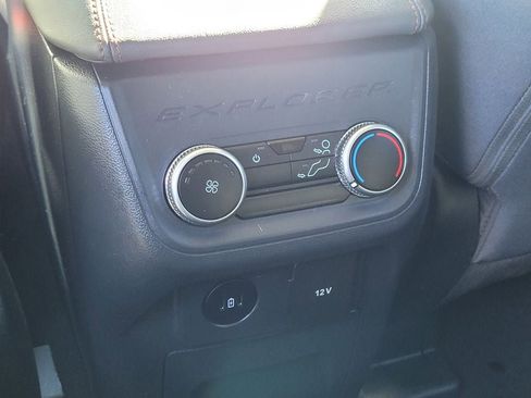 Used 2025 Ford Explorer Active RWD image 8