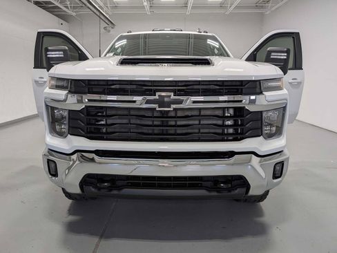 Used 2024 Chevrolet Silverado 2500 LT w/ All Star Edition AWD/4WD image 17