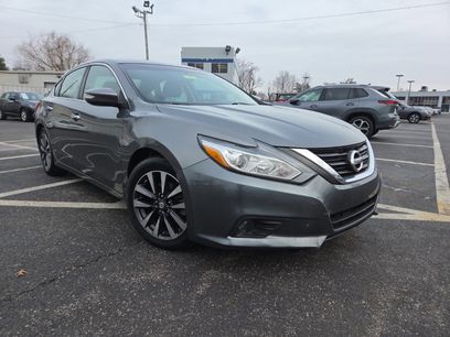 Used 2016 Nissan Altima 2.5 SL w/ 2.5 Technology Package