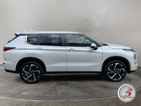 Used 2023 Mitsubishi Outlander SE AWD/4WD image 8