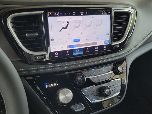 New 2026 Chrysler Pacifica Select FWD image 28