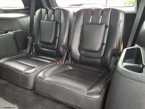 Used 2017 Ford Explorer Limited image 18