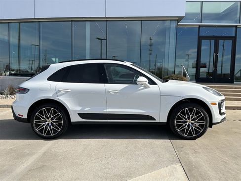 New 2026 Porsche Macan image 8