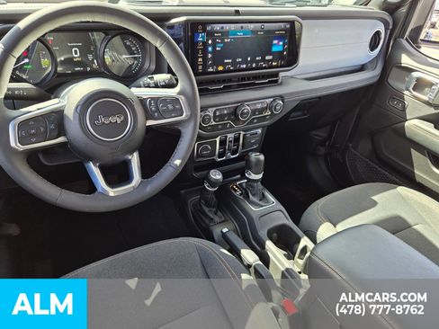 Used 2025 Jeep Wrangler Unlimited Sahara AWD/4WD image 7