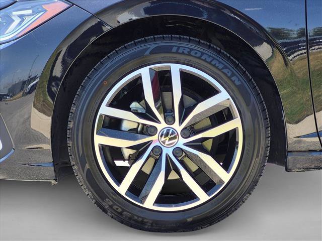 Used 2025 Volkswagen Jetta SE FWD image 24