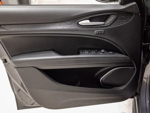Used 2019 Alfa Romeo Stelvio AWD image 7