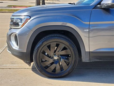 Used 2024 Volkswagen Atlas SE w/ Black Wheel Package image 8