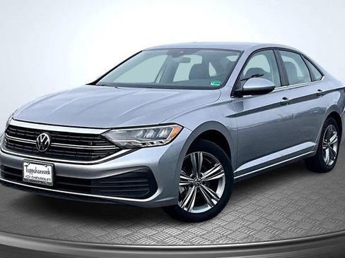 Used 2024 Volkswagen Jetta SE image 1