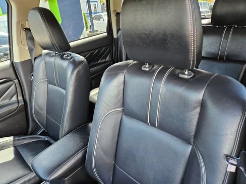 Used 2018 Mitsubishi Outlander SEL AWD/4WD image 18