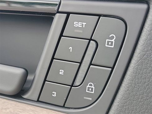 Used 2025 Porsche Cayenne E-Hybrid image 26