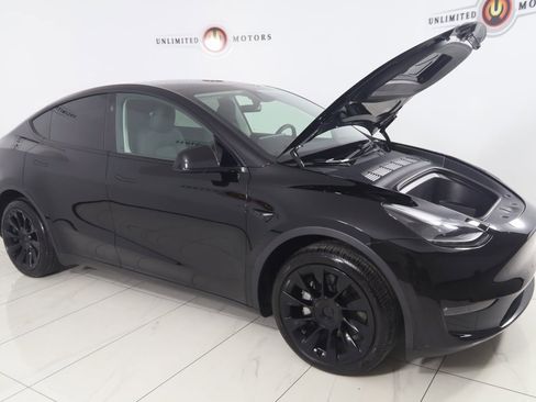 Used 2025 Tesla Model Y Long Range image 21
