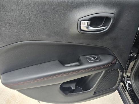 Used 2019 Jeep Compass Trailhawk image 14