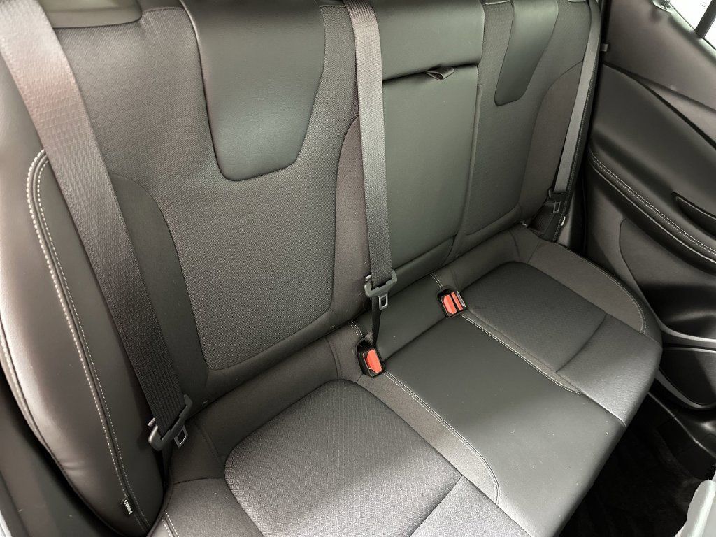 Used 2023 Buick Encore GX Select w/ Experience Buick Package FWD image 29