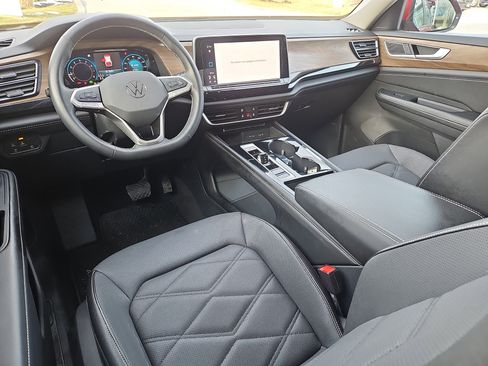 Certified 2024 Volkswagen Atlas SE image 4