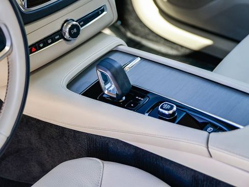 Used 2023 Volvo XC90 B5 Core image 21